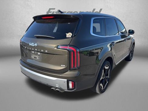 Used 2023 Kia Telluride EX w/ EX Captain's Chair Package image 4