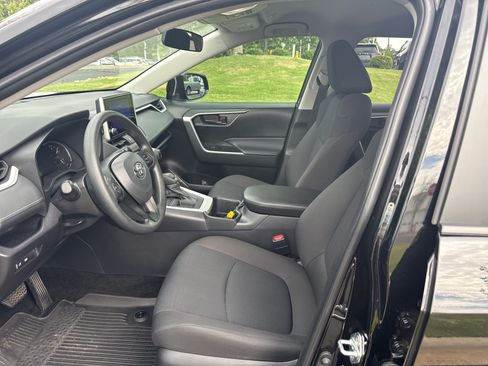 Used 2025 Toyota RAV4 LE FWD image 16