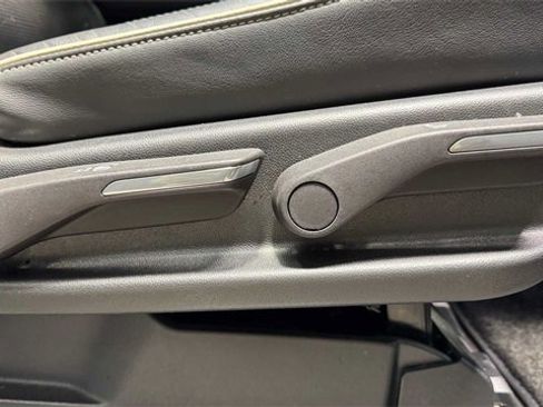 Used 2023 Cadillac Escalade ESV Premium Luxury image 18