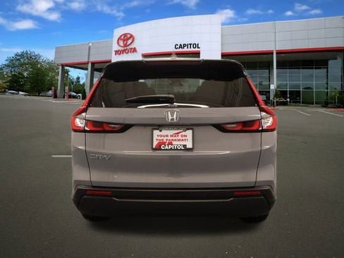 Used 2025 Honda CR-V EX image 3