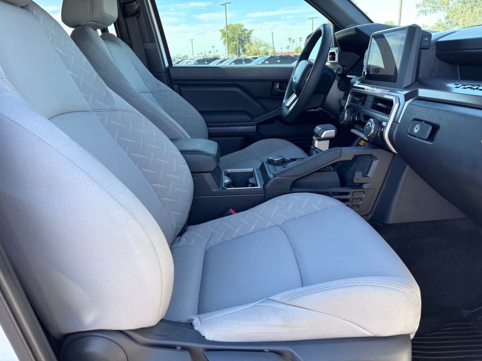 Used 2025 Toyota Tacoma SR5 AWD/4WD image 9