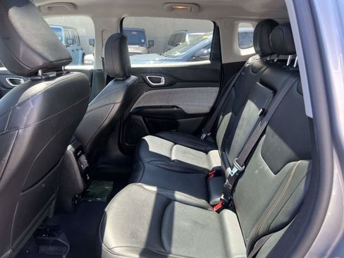 Certified 2022 Jeep Compass Latitude w/ Sun and Sound Group AWD/4WD image 10