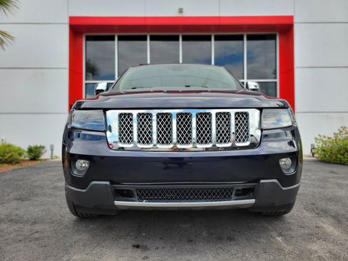 Used 2013 Jeep Grand Cherokee Limited w/ Luxury Group II AWD/4WD image 2