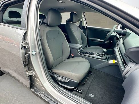 New 2026 Kia K4 LXS FWD image 25