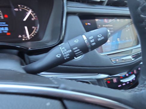 Used 2018 Cadillac XT5 Luxury w/ Driver Awareness Package image 21