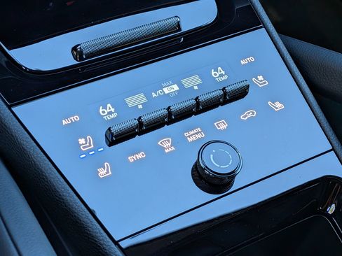 Certified 2025 Porsche Cayenne AWD/4WD image 14