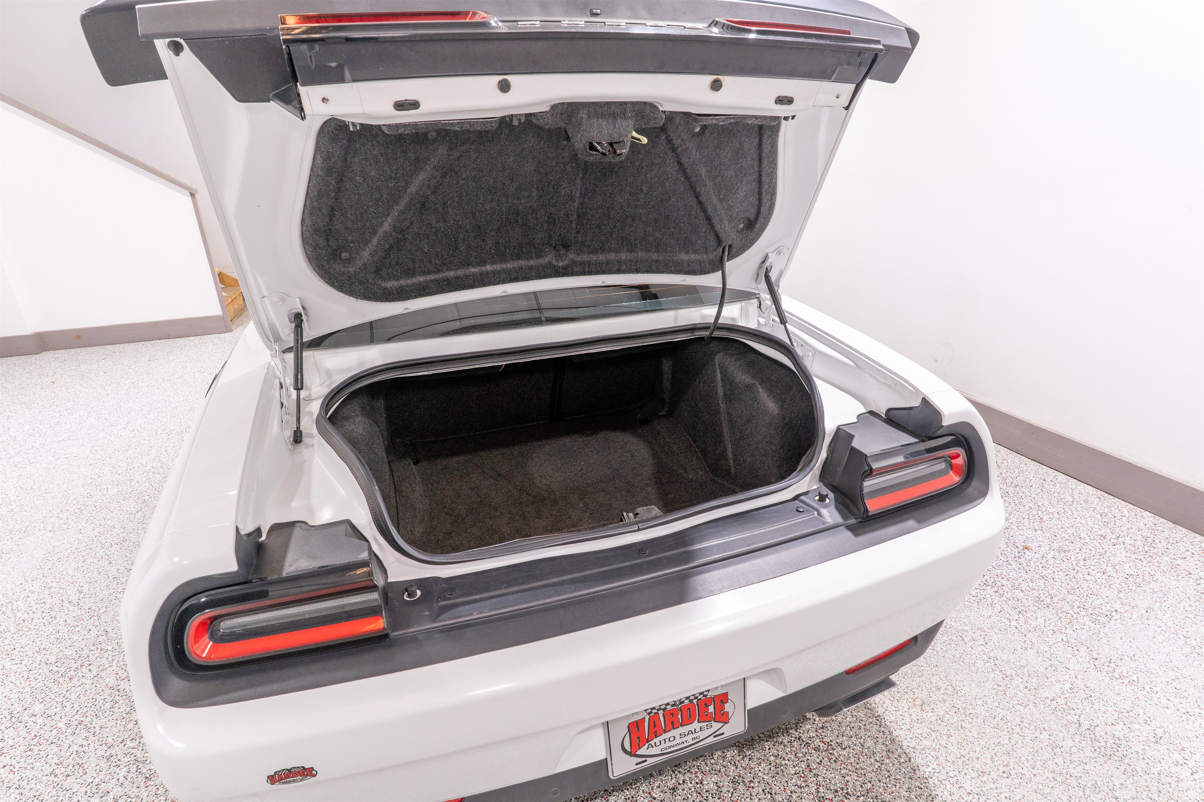 Used 2019 Dodge Challenger R/T w/ Driver Convenience Group RWD image 25