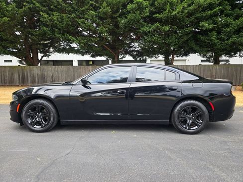 Used 2019 Dodge Charger SXT RWD image 3