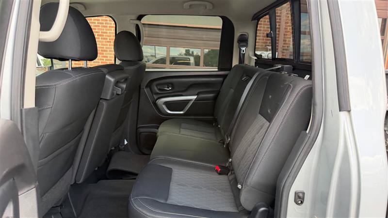 Used 2017 Nissan Titan SV AWD/4WD image 18