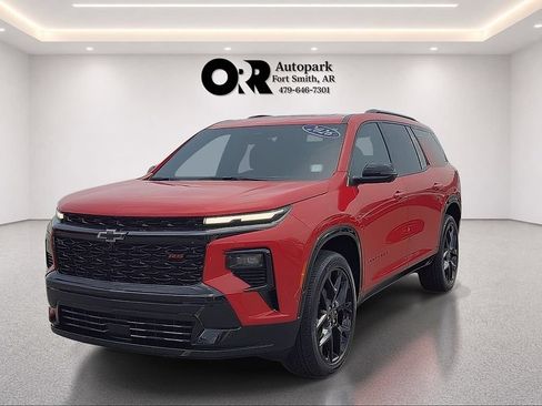 Used 2026 Chevrolet Traverse RS FWD image 2