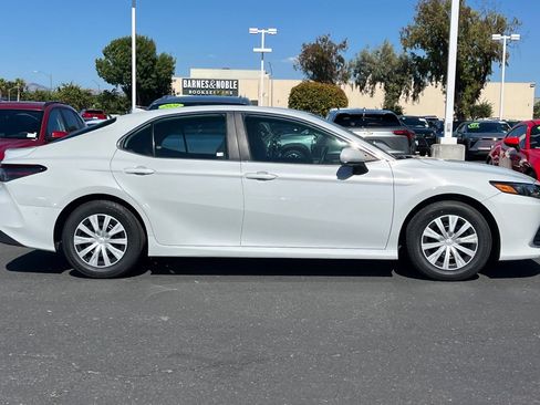 Used 2022 Toyota Camry LE FWD image 4