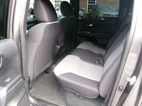 Used 2021 Toyota Tacoma TRD Sport w/ Technology Package image 15