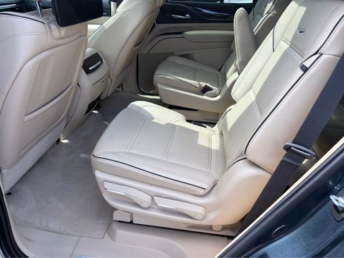 Used 2021 Cadillac Escalade Premium Luxury AWD/4WD image 24