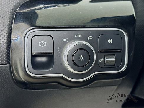 Used 2022 Mercedes-Benz A 220 4MATIC w/ AMG Line image 10