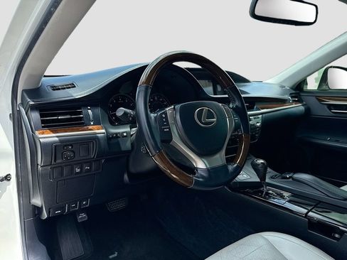 Used 2015 Lexus ES 350 w/ Luxury Package FWD image 9