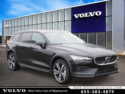 New 2025 Volvo V60 B5 Cross Country Plus w/ Climate Package