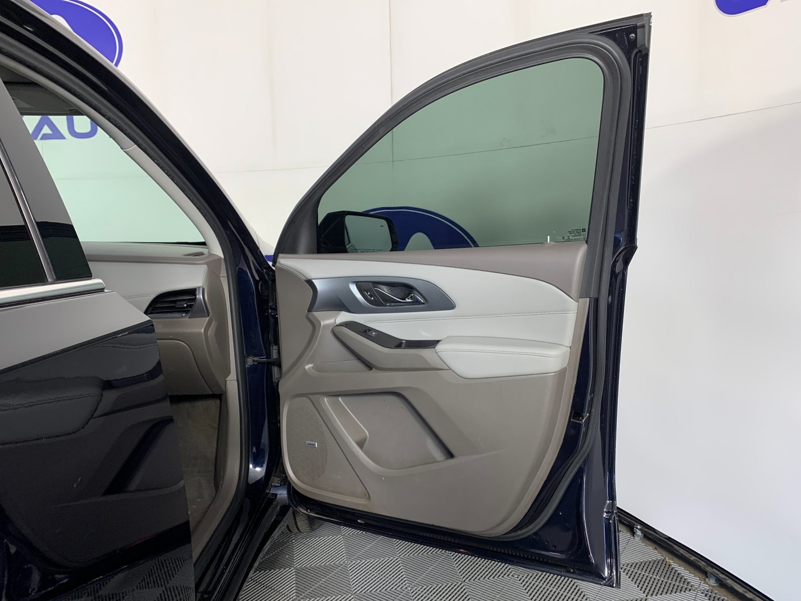 Used 2020 Chevrolet Traverse Premier w/ LPO, Floor Liner Package FWD image 39