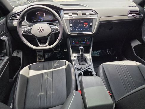 Used 2024 Volkswagen Tiguan SE R-Line AWD/4WD image 10