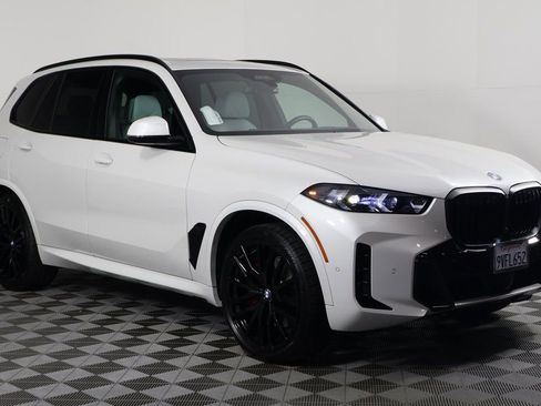 Used 2026 BMW X5 xDrive40i w/ M Sport Package image 3