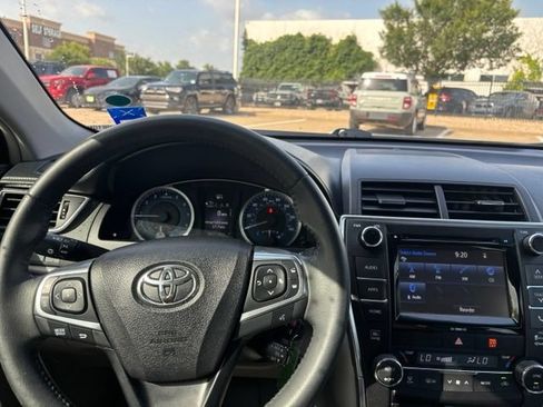 Used 2017 Toyota Camry XLE FWD image 10