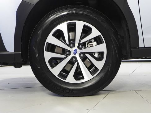 Certified 2025 Subaru Outback Premium AWD/4WD image 5