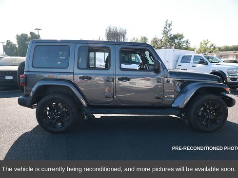 Used 2022 Jeep Wrangler Unlimited Sahara image 7