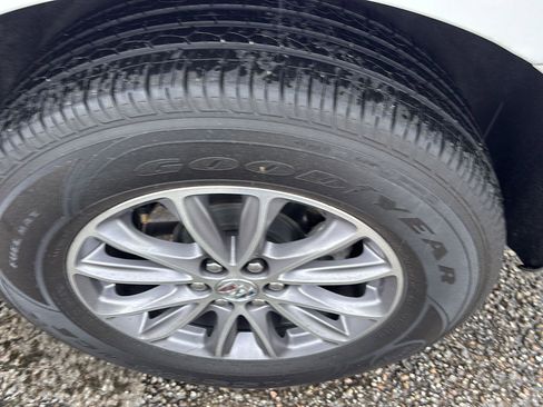 Used 2024 Buick Enclave Essence AWD/4WD image 11