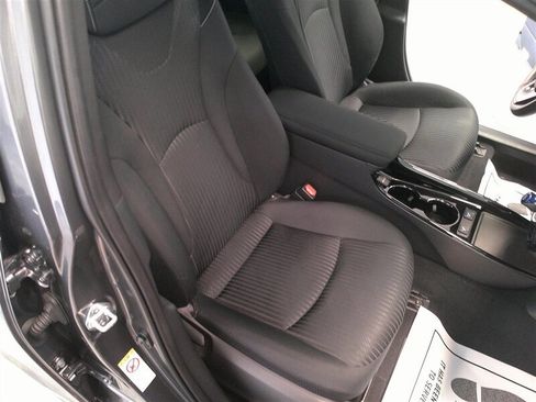 Used 2021 Toyota Prius Prime LE image 27