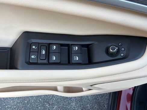 Used 2025 Jeep Grand Cherokee L Limited w/ Luxury Tech Group II AWD/4WD image 13