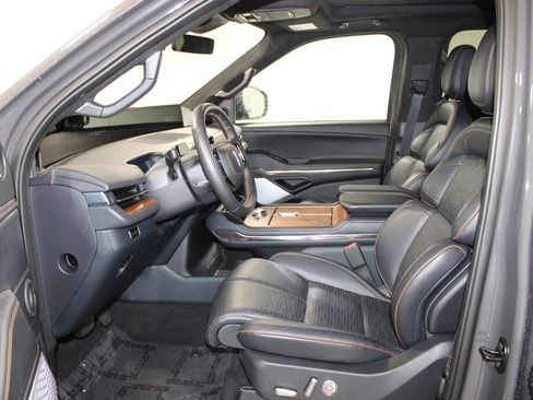 Used 2025 Lincoln Navigator Black Label AWD/4WD image 24