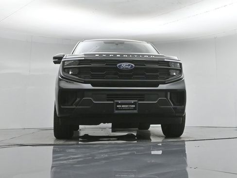 Certified 2025 Ford Expedition Active AWD/4WD image 51