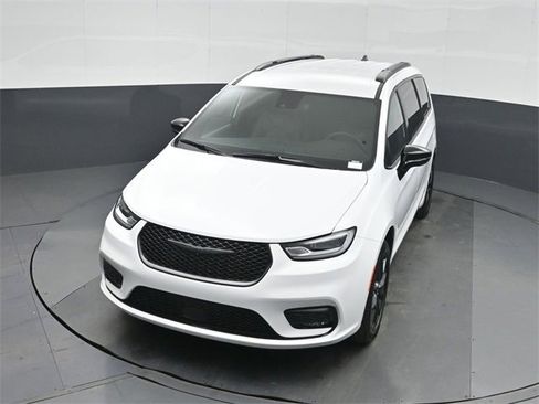 New 2026 Chrysler Pacifica Select image 35
