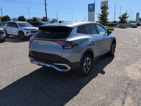 Used 2023 Kia Sportage LX image 17
