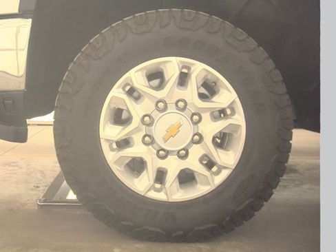 Used 2024 Chevrolet Silverado 2500 LT image 10