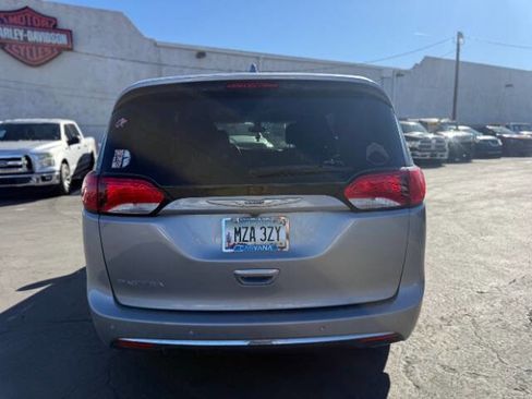 Used 2019 Chrysler Pacifica Touring Plus w/ Tire & Wheel Group image 4