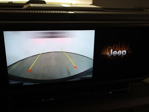 Used 2026 Jeep Wrangler Unlimited Sahara AWD/4WD image 37