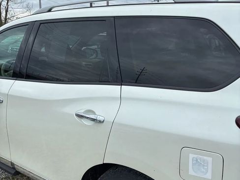 Used 2015 Nissan Pathfinder SL w/ SL Tech Package AWD/4WD image 6