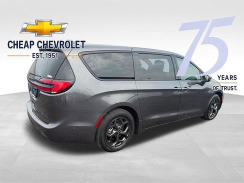 Used 2022 Chrysler Pacifica Touring-L w/ Uconnect Theater Family Group FWD image 5