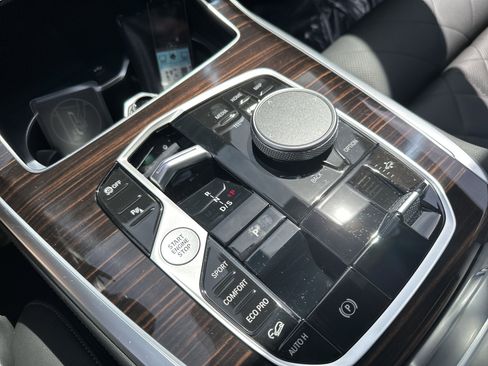 Certified 2025 BMW X7 xDrive40i w/ M Sport Package image 29