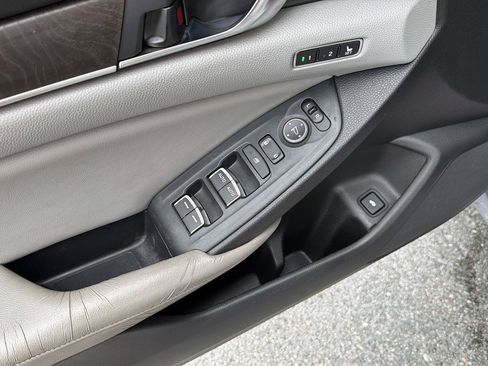 Used 2018 Honda Accord Touring image 34