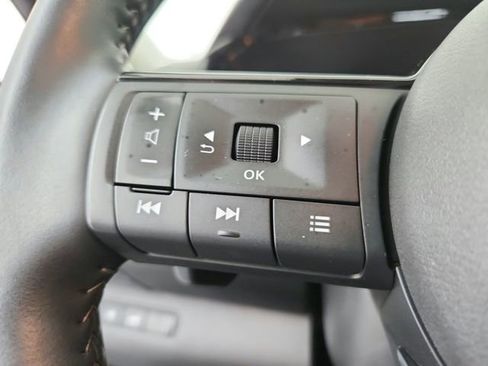 Used 2025 Nissan Pathfinder SL FWD image 24