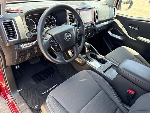 Used 2024 Nissan Frontier SV w/ Tow Package RWD image 17