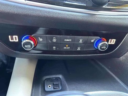 Used 2020 Buick Enclave Essence w/ Sound and Sites Package AWD/4WD image 55