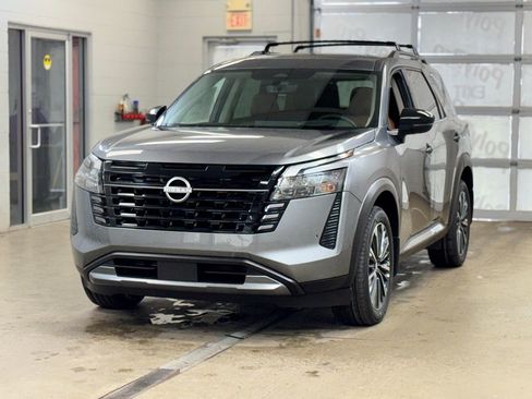 New 2026 Nissan Pathfinder Platinum image 2