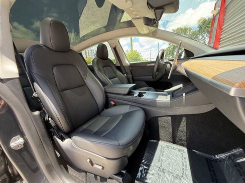 Used 2024 Tesla Model Y Long Range RWD image 17