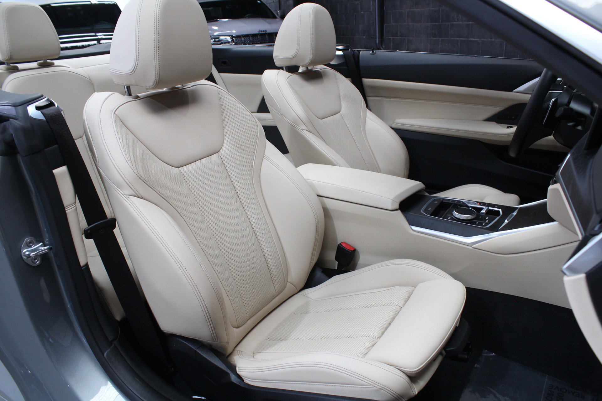 Used 2024 BMW 430i Convertible w/ Premium Package RWD image 44