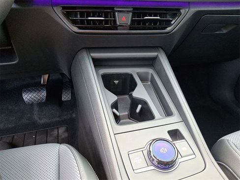 New 2025 Volkswagen Tiguan SE image 12