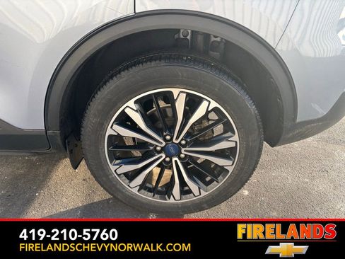 Used 2022 Ford Escape SE w/ SE Sport Appearance Package image 12