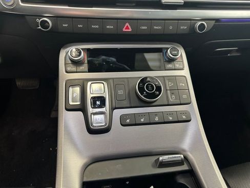 Used 2024 Hyundai Palisade Calligraphy AWD/4WD image 3