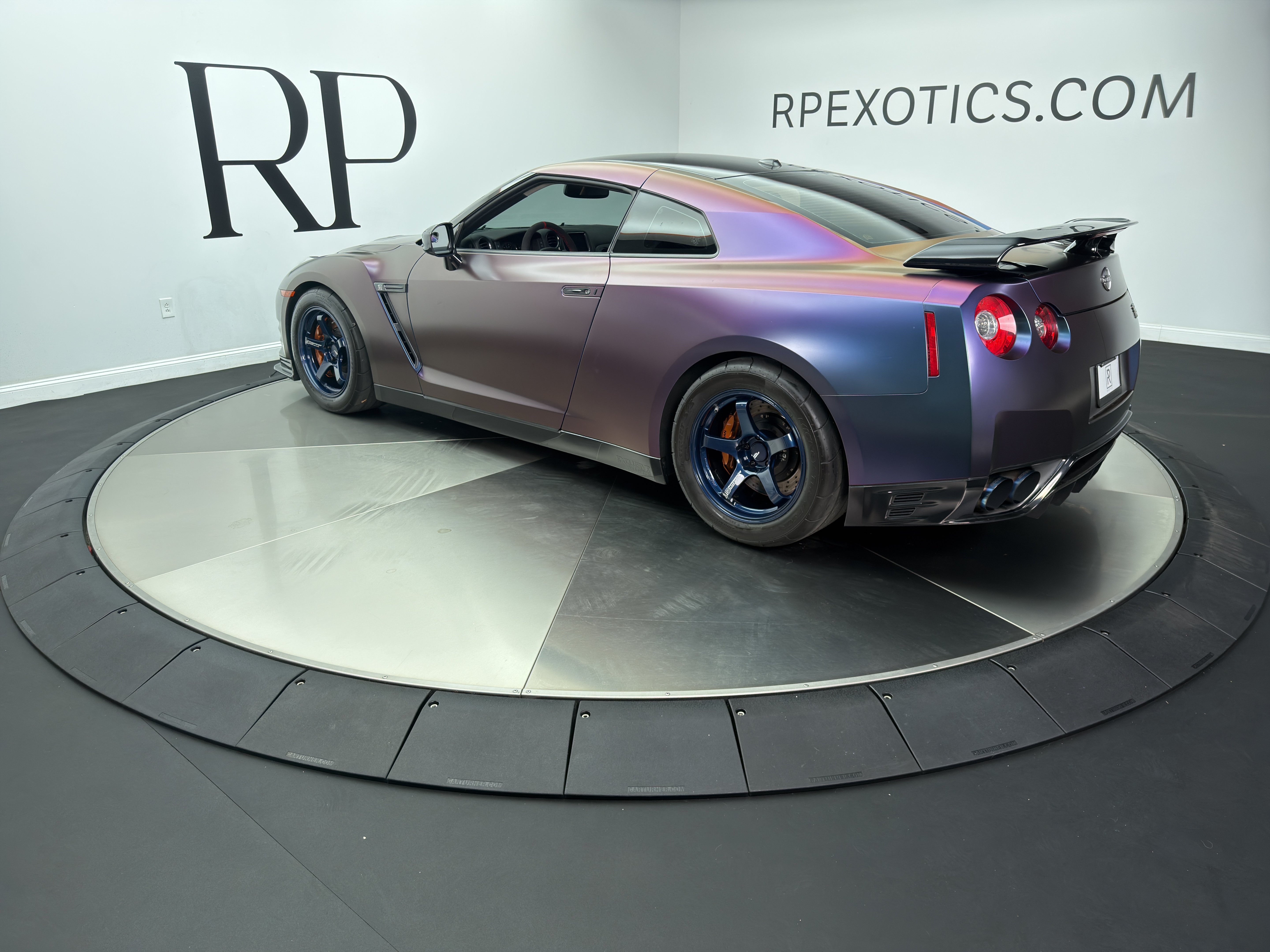 Used 2013 Nissan GT-R Premium AWD/4WD image 4